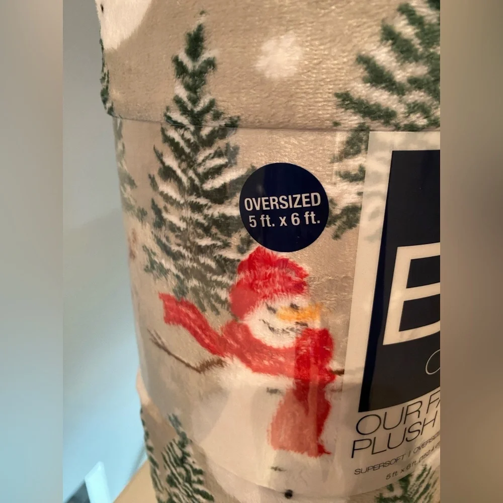 The Big One Holiday Plush Throw - White and Green Trees Snowman NWT Christmas